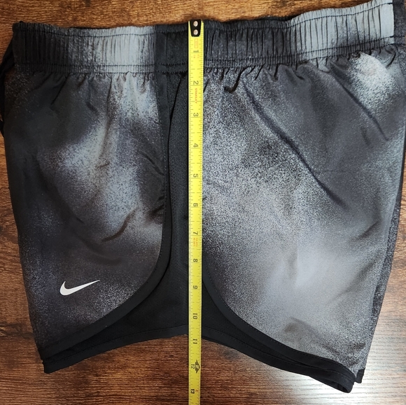 Nike Women's Dri-FIT Tempo Running Shorts - Picture 7 of 9